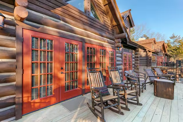 Spacious 2-Bedroom Cabin | Full Kitchen & Sleeps 6