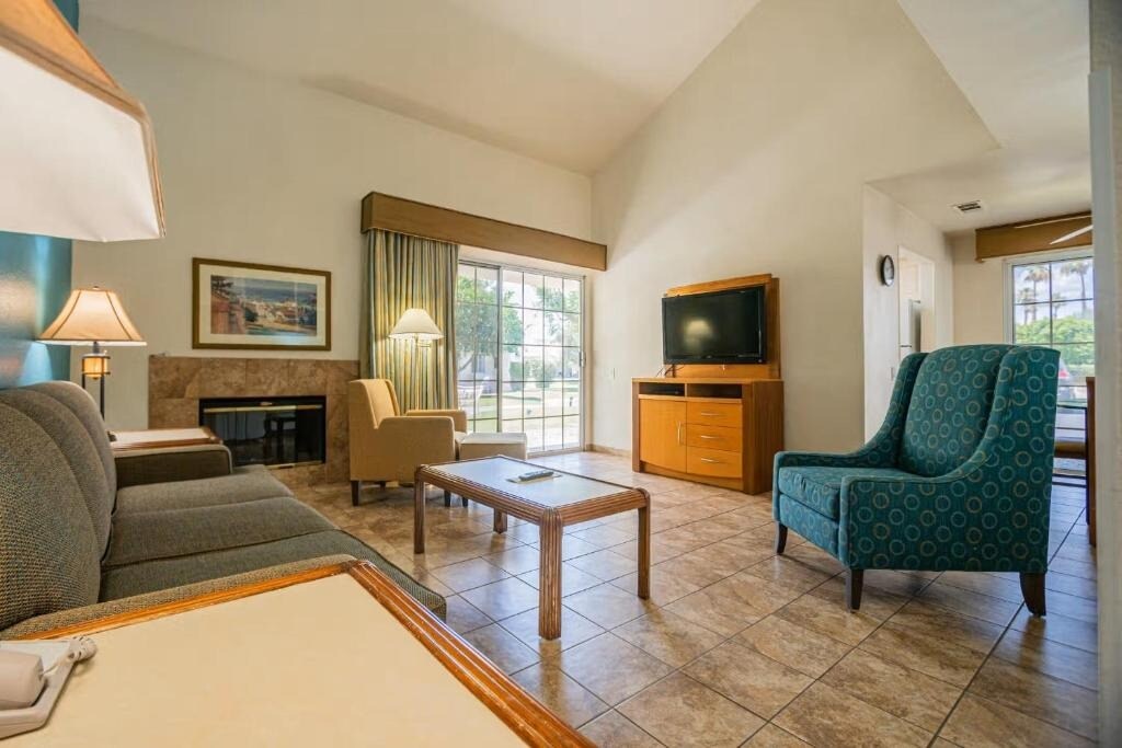 Family 2BR Retreat | Sleeps 6 | Full Kitchen