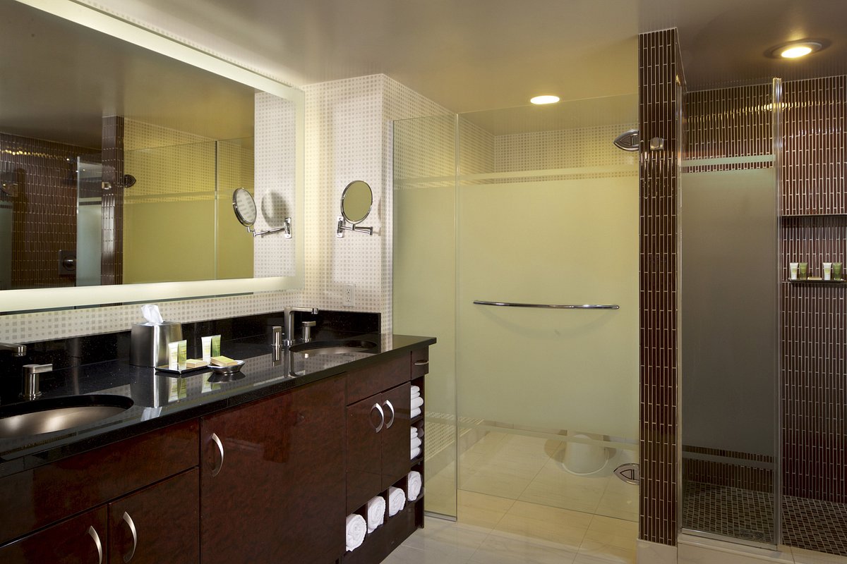 Trendy Studio Apartment with City Views