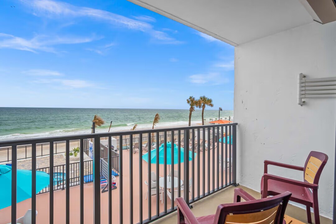 1BR Oceanfront Stay Steps to Beach