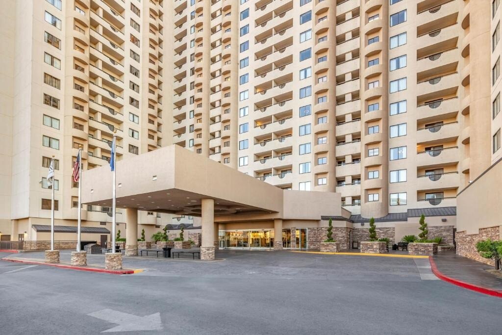 2BR Suite w/ Resort Amenities | Pool Access