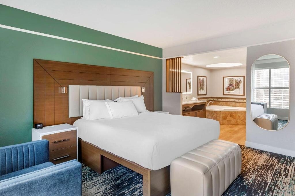 Modern Family Suite | 2 King Beds • Sleeps 6