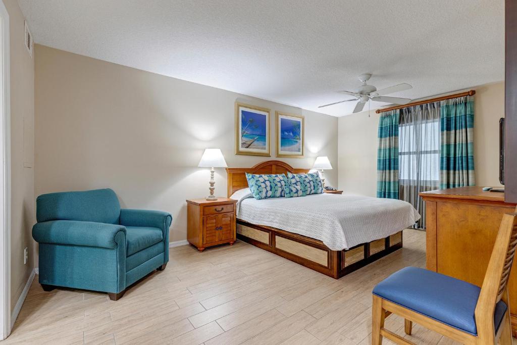 Beachfront 1BR Retreat | Balcony + Full Kitchen