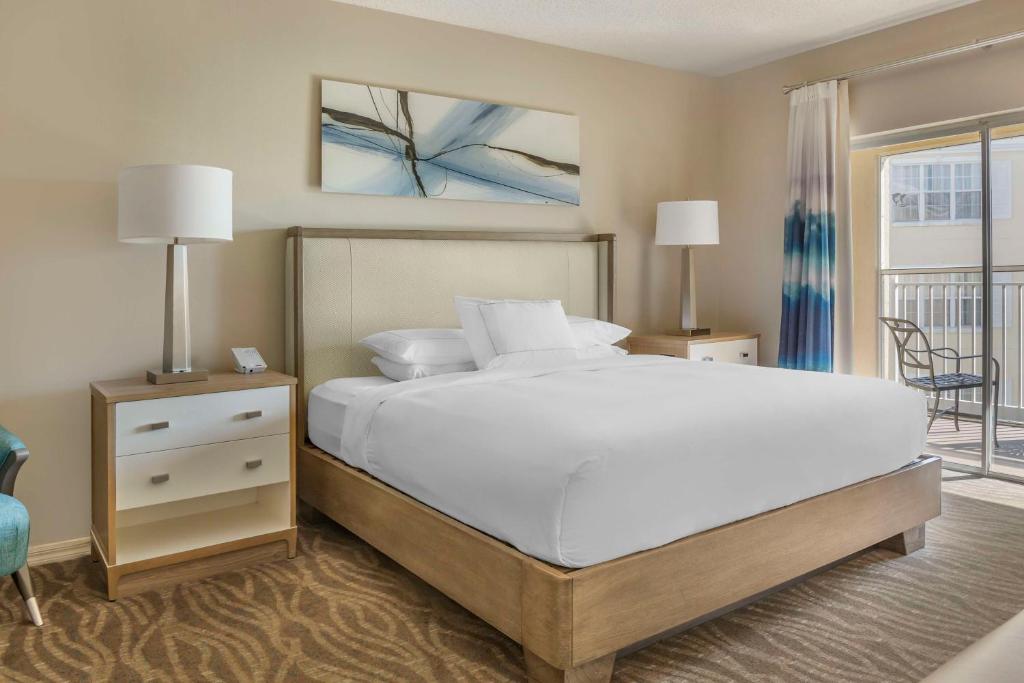 Romantic stay near International Drive dining