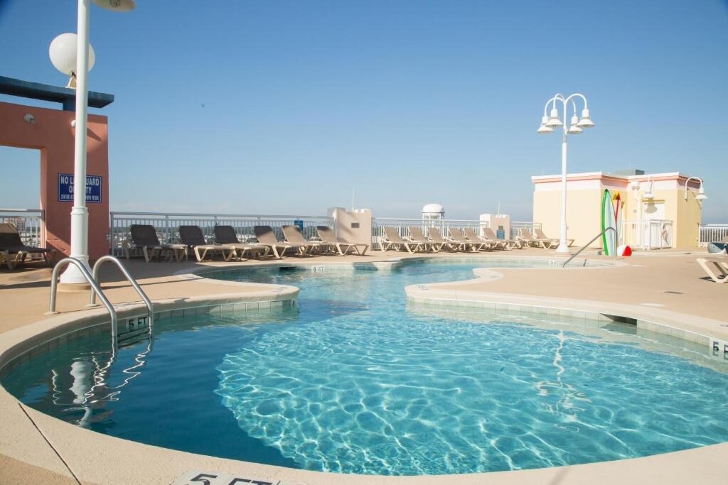 Modern King Studio | Private Pool & Full Kitchen