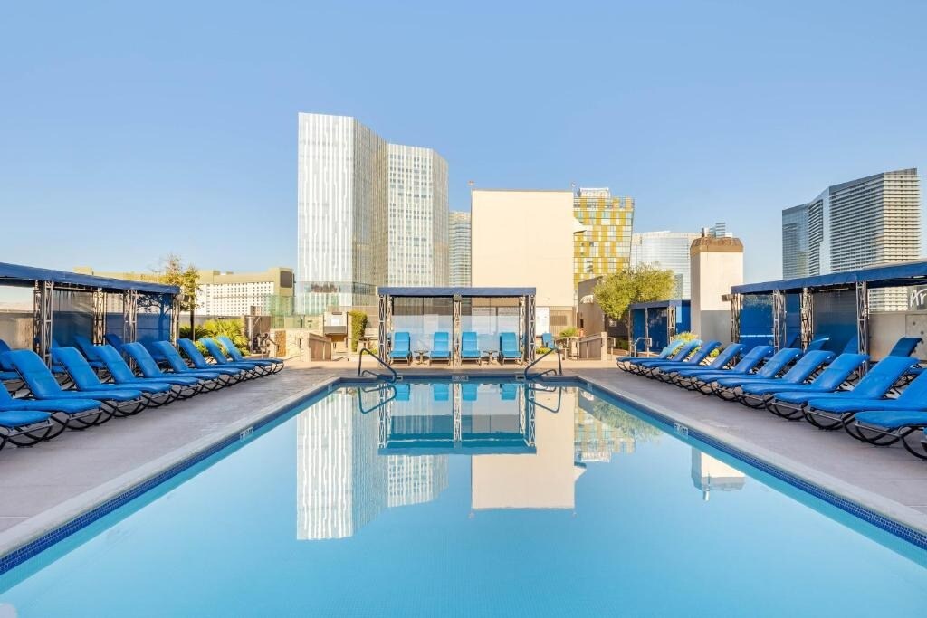 Secluded 2BR w| Hot Tub, Views & Pool at Polo Towers Suites