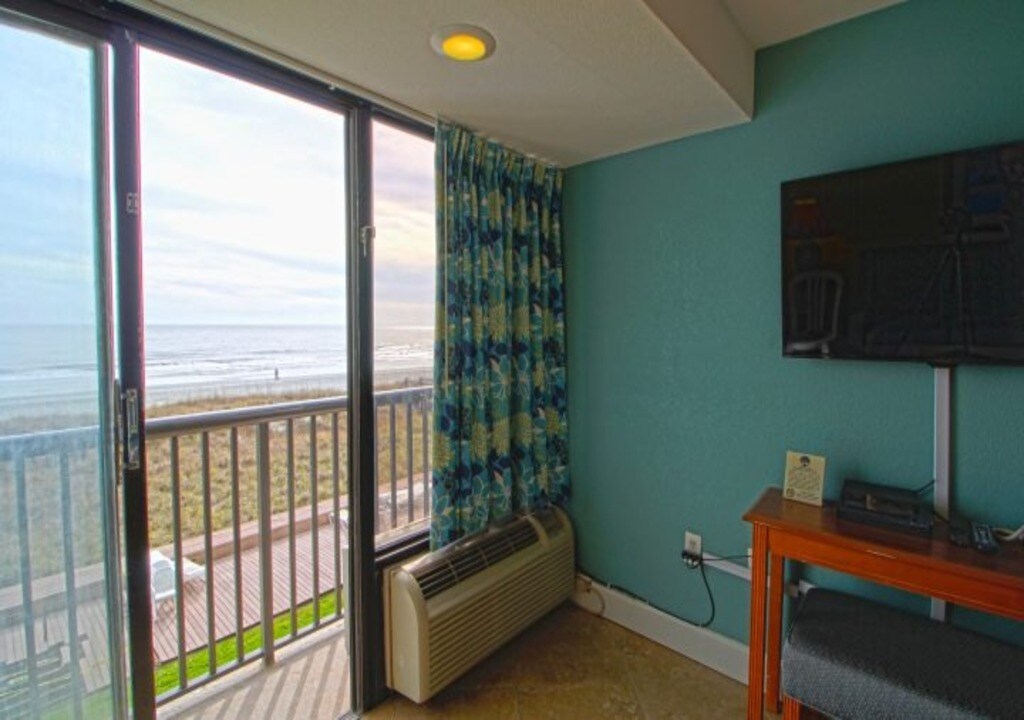 Oceanfront 2BR Suite w/ Balcony & Views