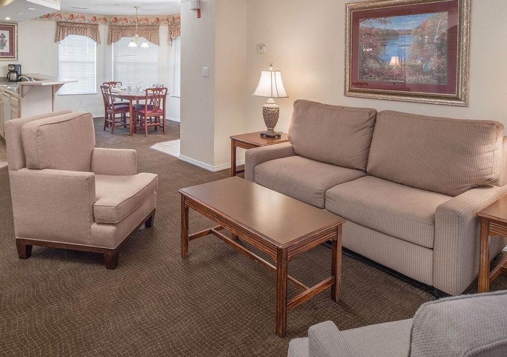 Spacious 2BR Suite Near Lake & Attractions