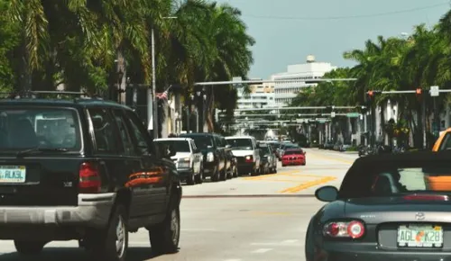 Traffic on a palm-lined street in Aventura