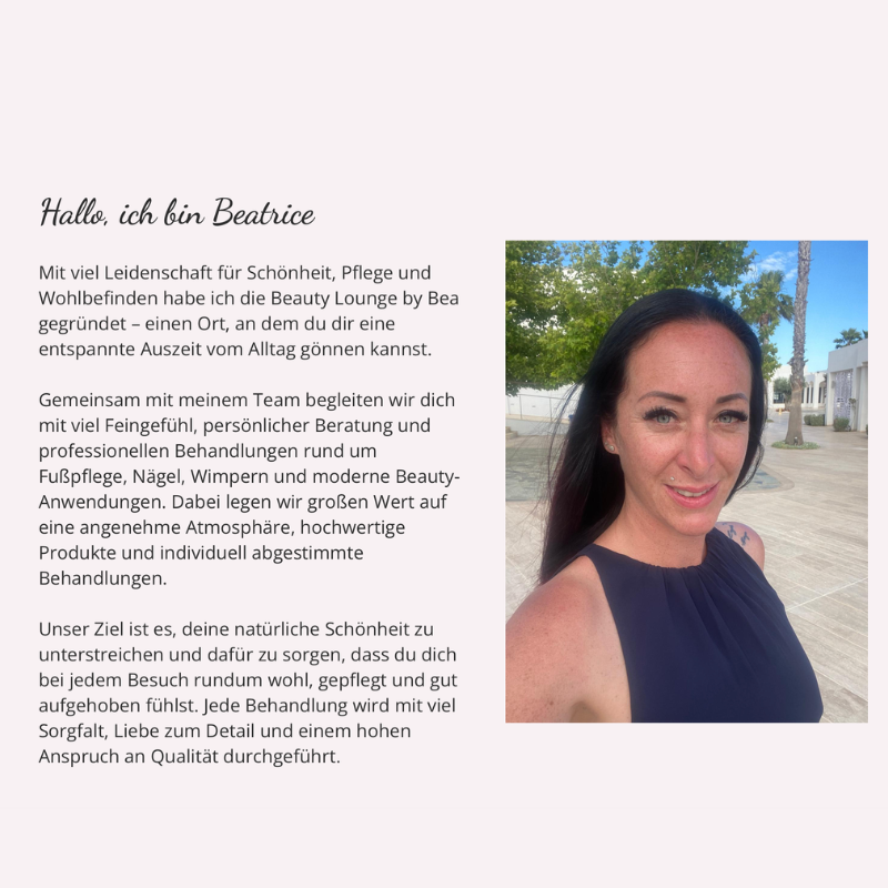 Beatrice, Gründerin der Beautylounge by Bea, lächelt im Freien vor Palmen und hellem Gebäude