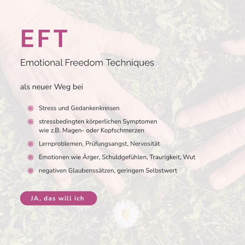Nahaufnahme einer Hand auf Gras mit Gänseblümchen, Einführungstext zu EFT bei Stress, Ängsten und negativen Glaubenssätzen