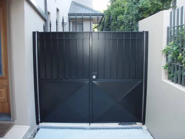 double-door-steel-panel-residential-gate-speartop