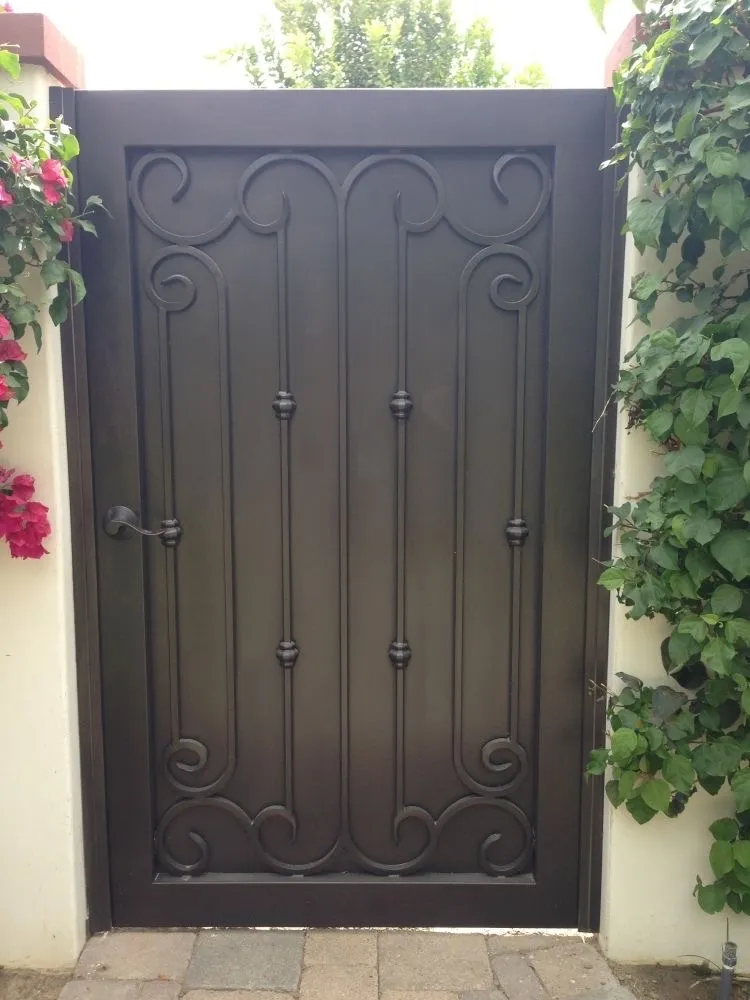 classic-steel-panel-residential-gate-decorative