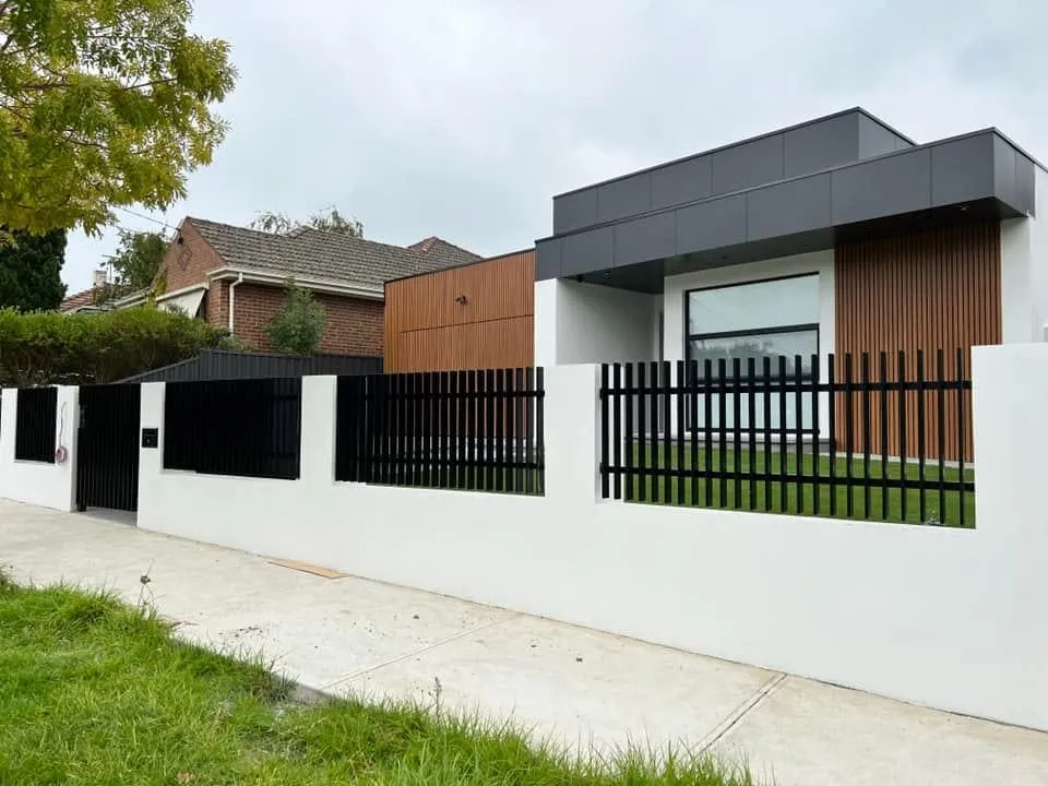 GSP Engineering contemporary black aluminium blade fencing at a Strathmore residence