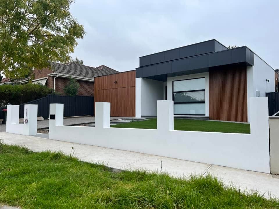 Residential frontage in Strathmore before custom aluminium blade infill panels and gate were installed