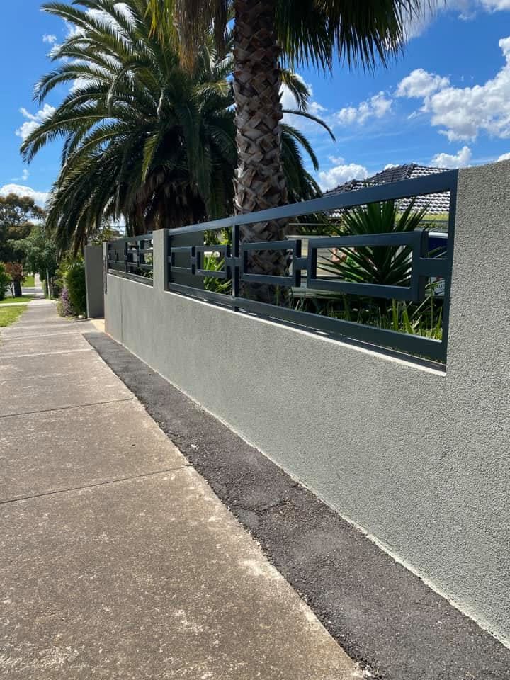 Charcoal rectangular-pattern fencing