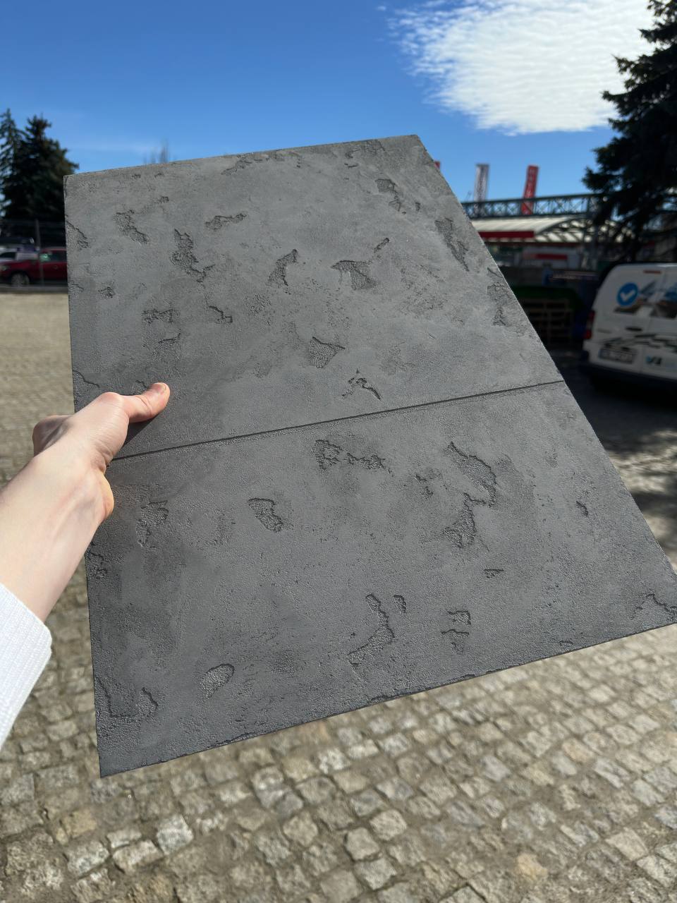 Efekt World Map – organiczna tekstura elewacji, realizacja ZUBRA Wrocław