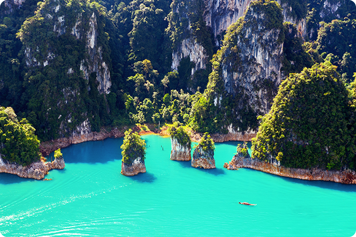 Templos en la selva de Camboya y paisajes del norte de Vietnam durante el recorrido de diecisiete días