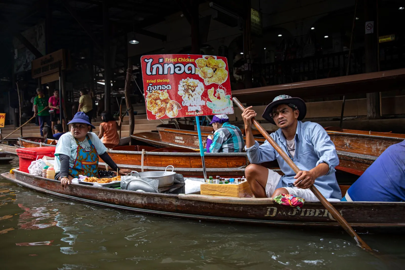 Mercado flotante en Tailandia