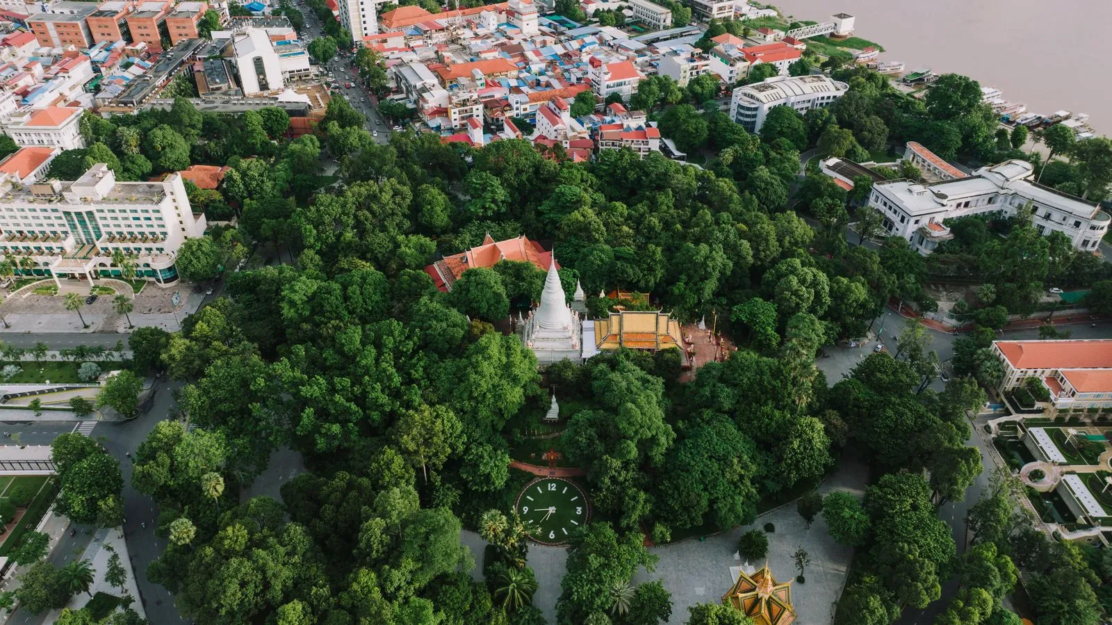 Llegada a Phnom Penh, Camboya