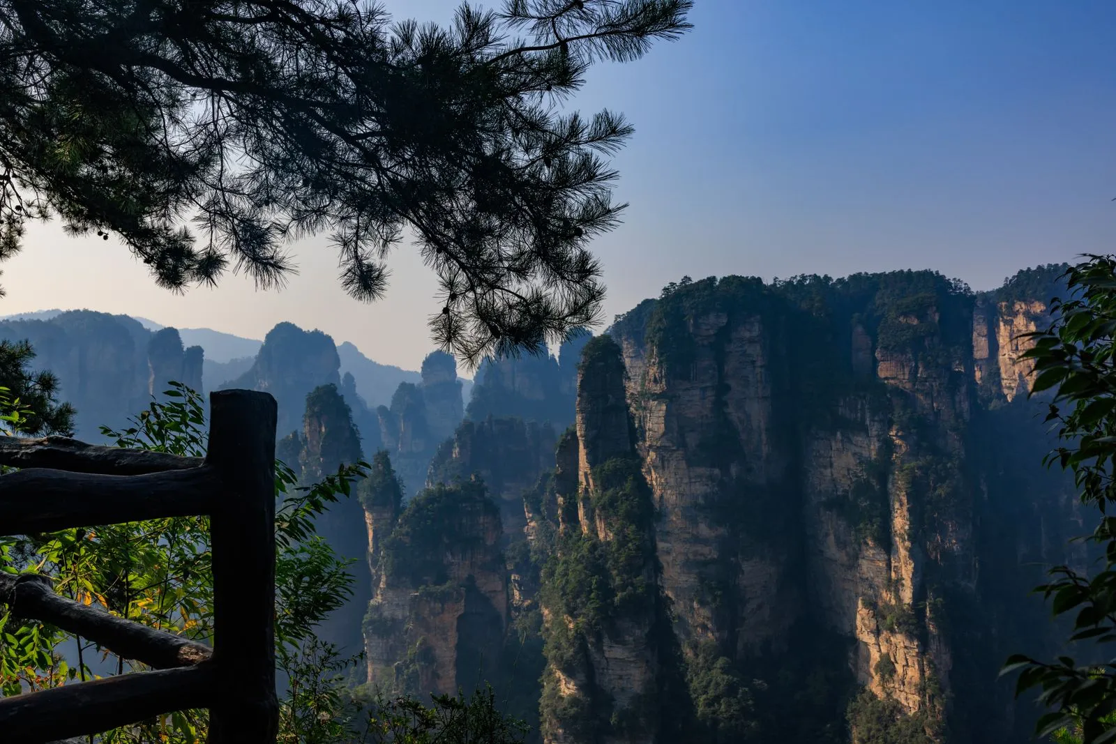 Columnas rocosas del Parque Nacional de Zhangjiajie, China