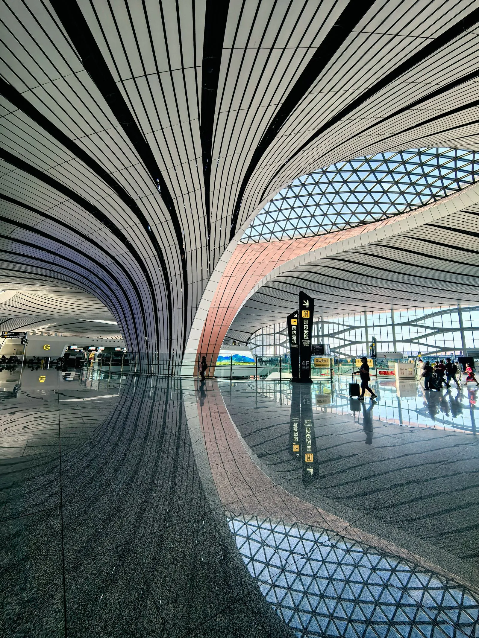 Aeropuerto antes del vuelo de salida hacia Pekín, China
