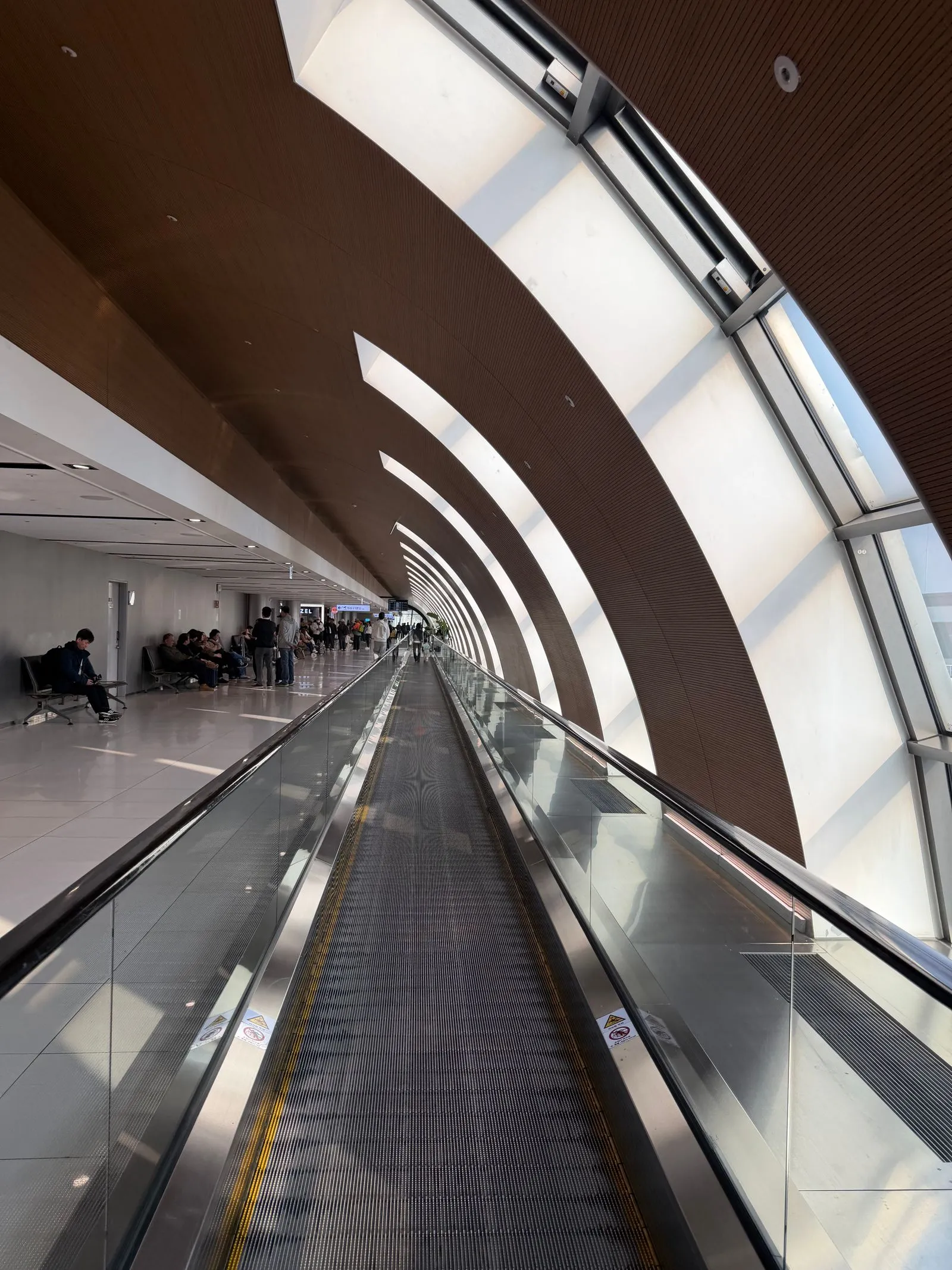 Aeropuerto antes del vuelo de salida hacia Seúl, Corea del Sur