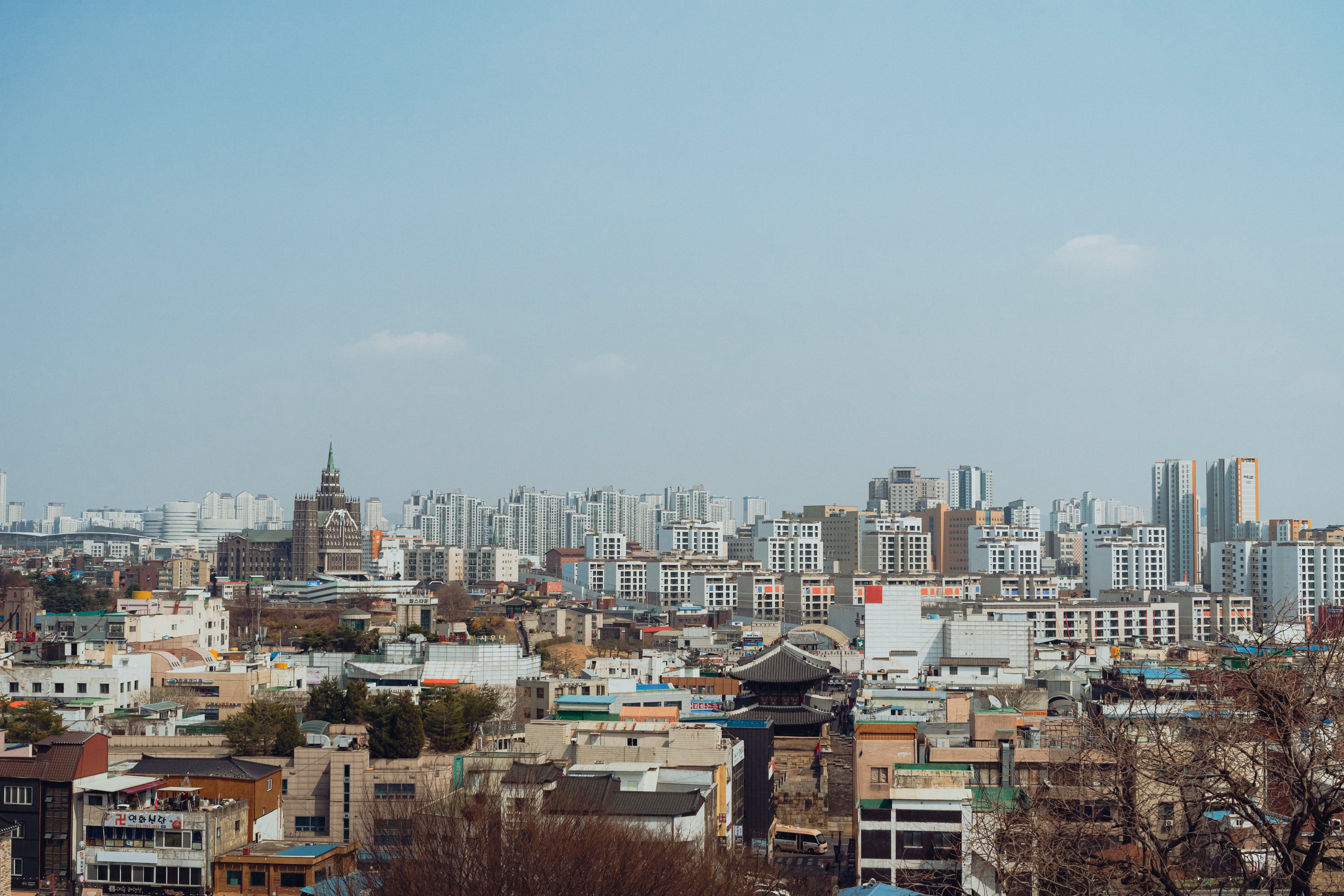 Vista panorámica del skyline de Seúl bajo cielo despejado