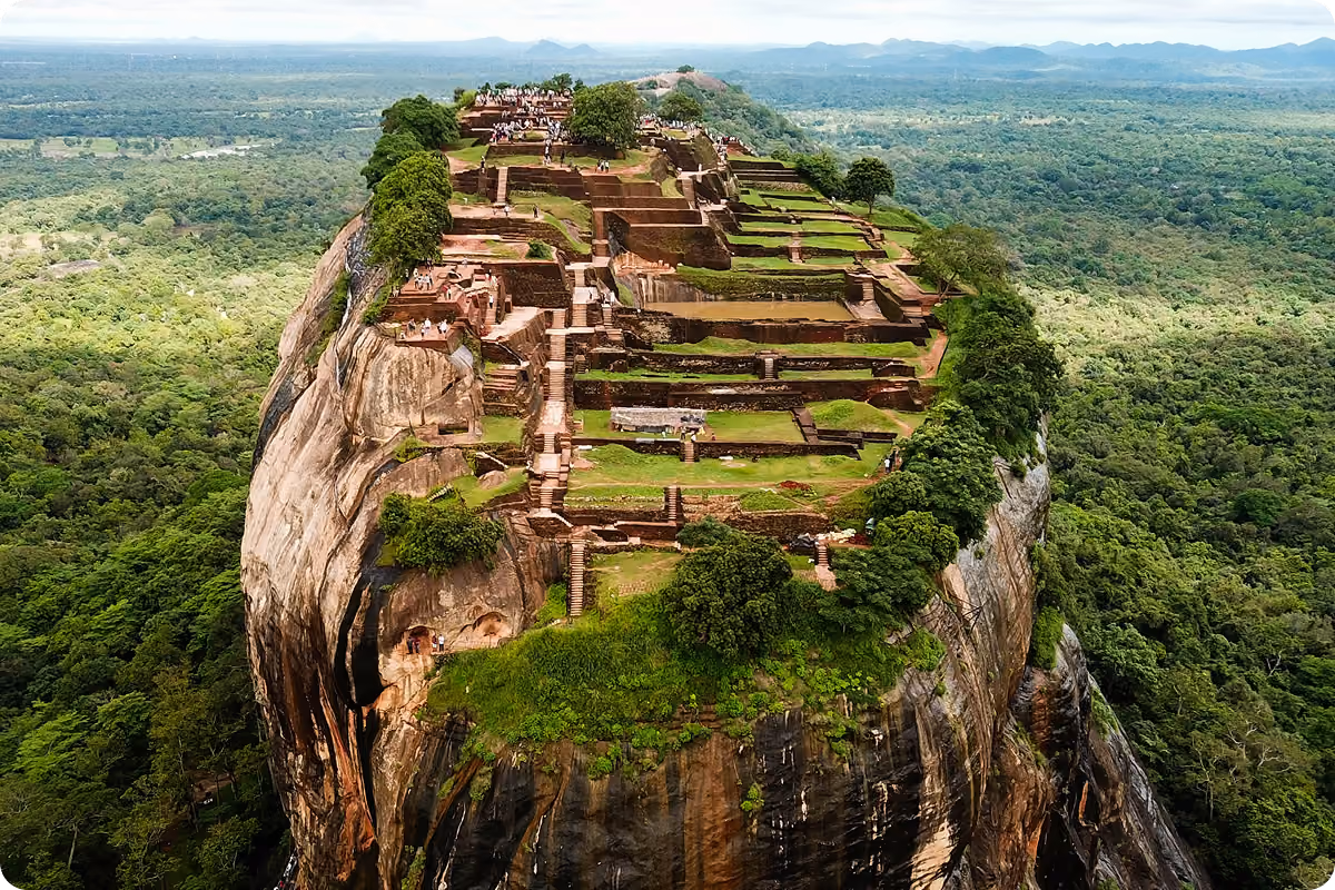 Vista aérea de la fortaleza rocosa de Sigiriya en Sri Lanka
