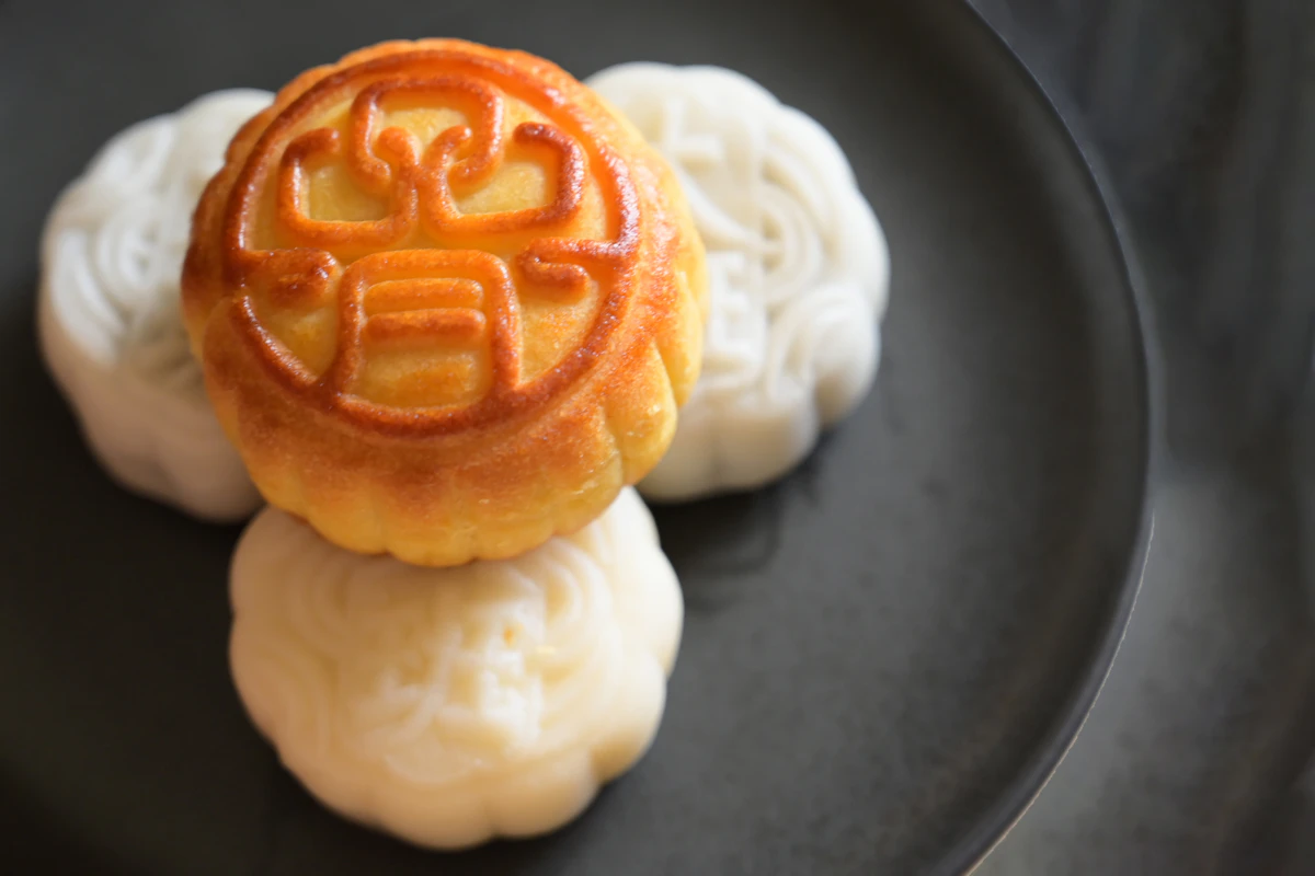 Mooncakes o pasteles de luna tradicionales chinos preparados para el Festival del Medio Otoño