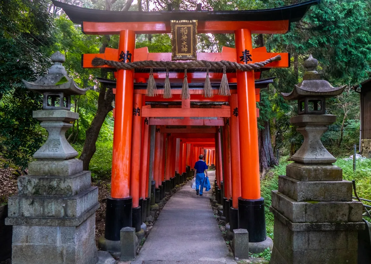 Miles de torii rojos en el santuario Fushimi Inari Taisha, Kioto