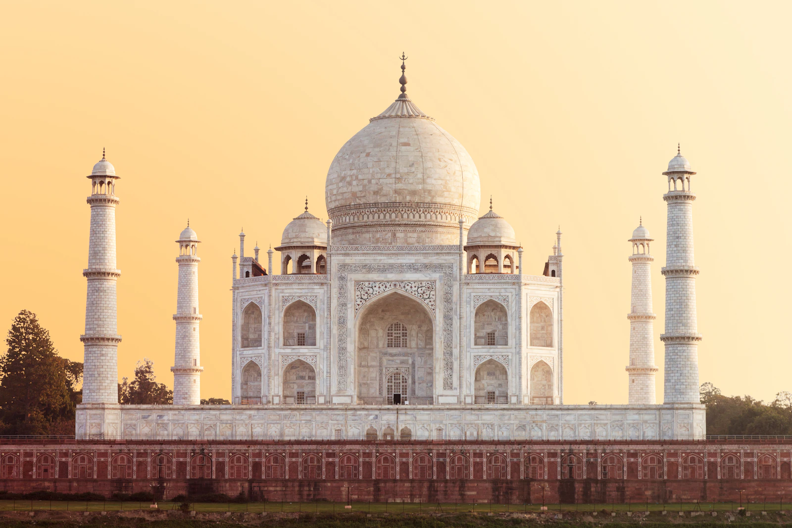 Taj Mahal en Agra, India al atardecer