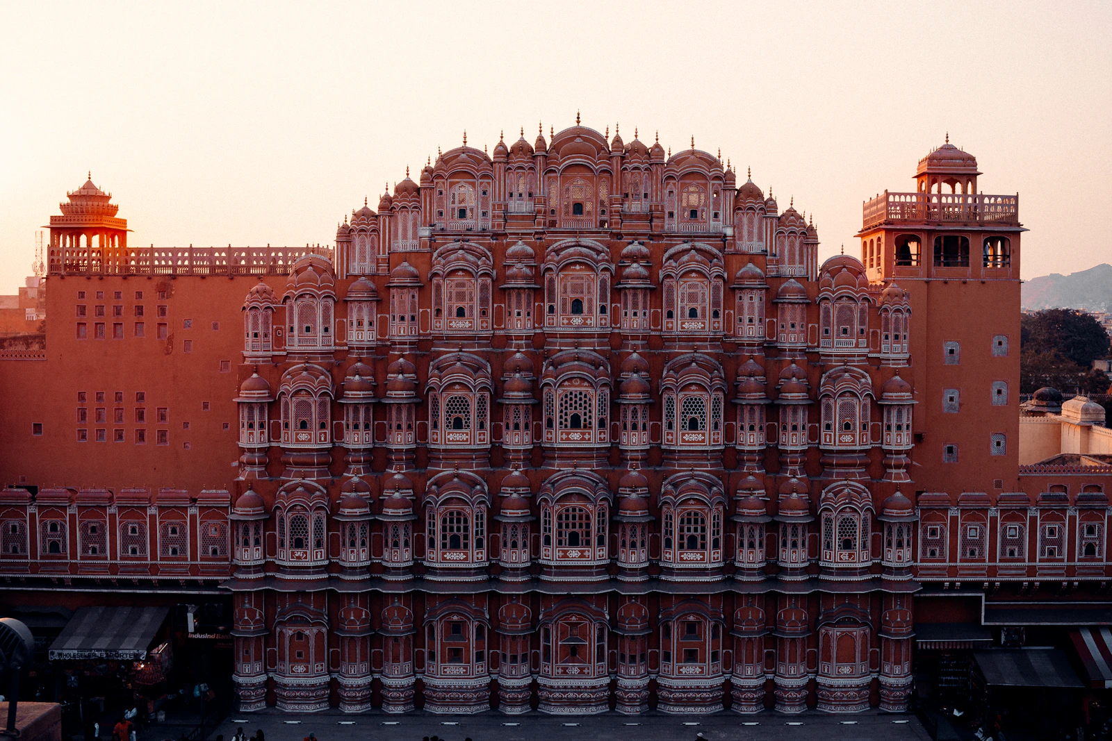 Hawa Mahal en Jaipur, India al atardecer