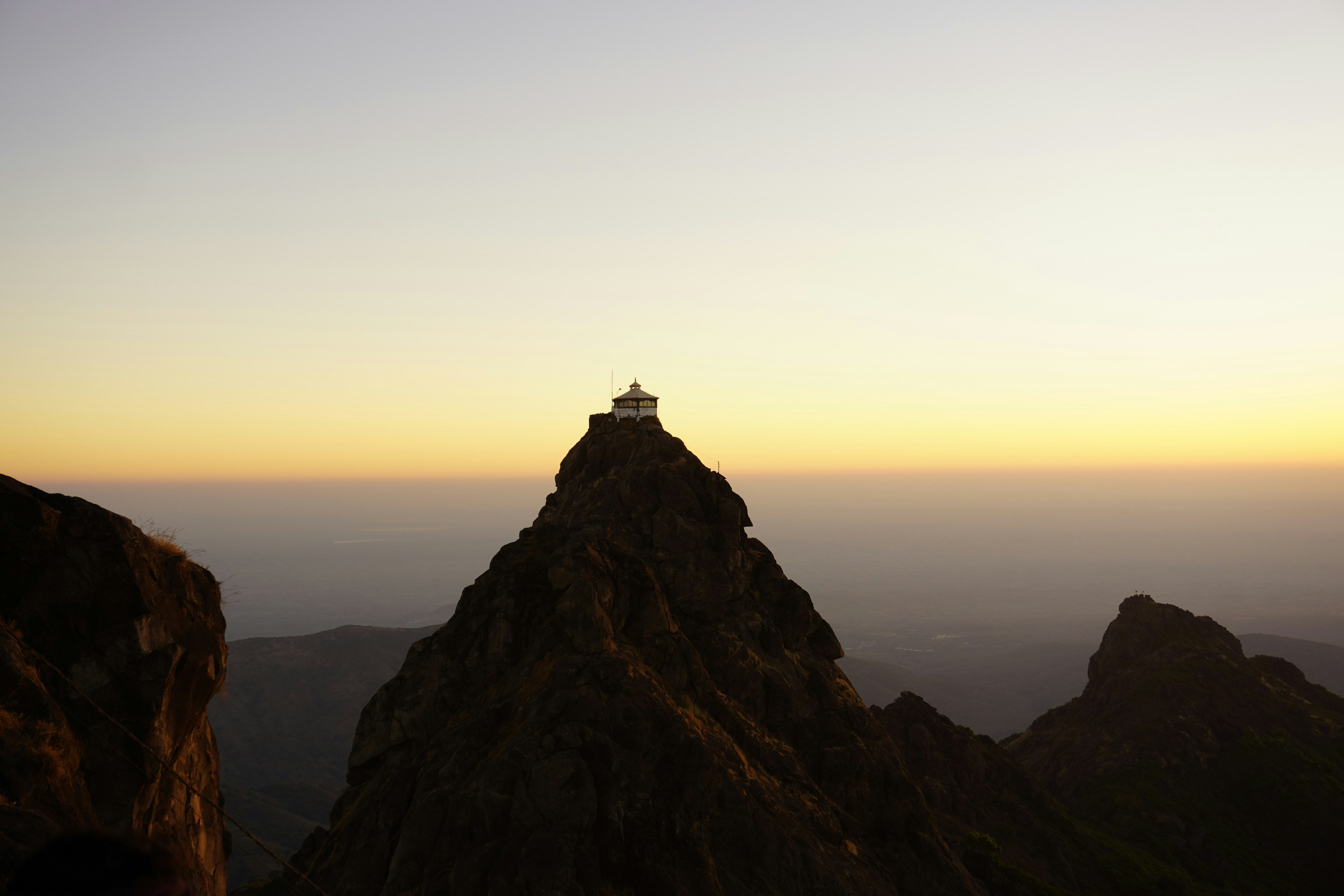 Amanecer en el Himalaya cerca del Templo de Kunjapuri