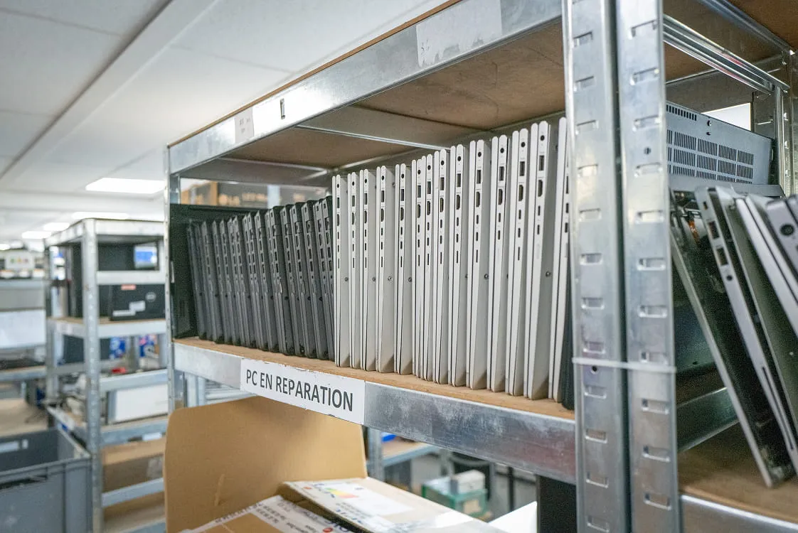 Ordinateurs portables professionnels regroupés en vue d'un rachat