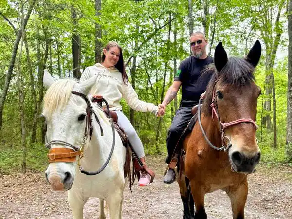 Looking for something a little more private? Our Private Guided Trail Ride offers the same beautiful trails with additional flexibility for couples, families, photographers, and special occasions. Enjoy a more personal experience where you can set the pace, pause for photos, take in the scenery, and create lasting memories.