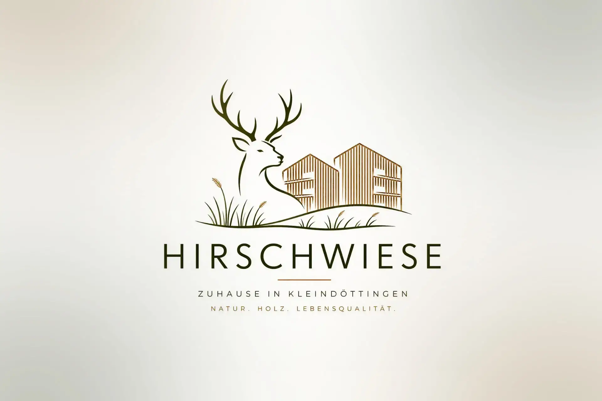 Logo der Wohnüberbauung Hirschwiese in Kleindöttingen mit Hirschmotiv und stilisierten Mehrfamilienhäusern in Holzbauweise.