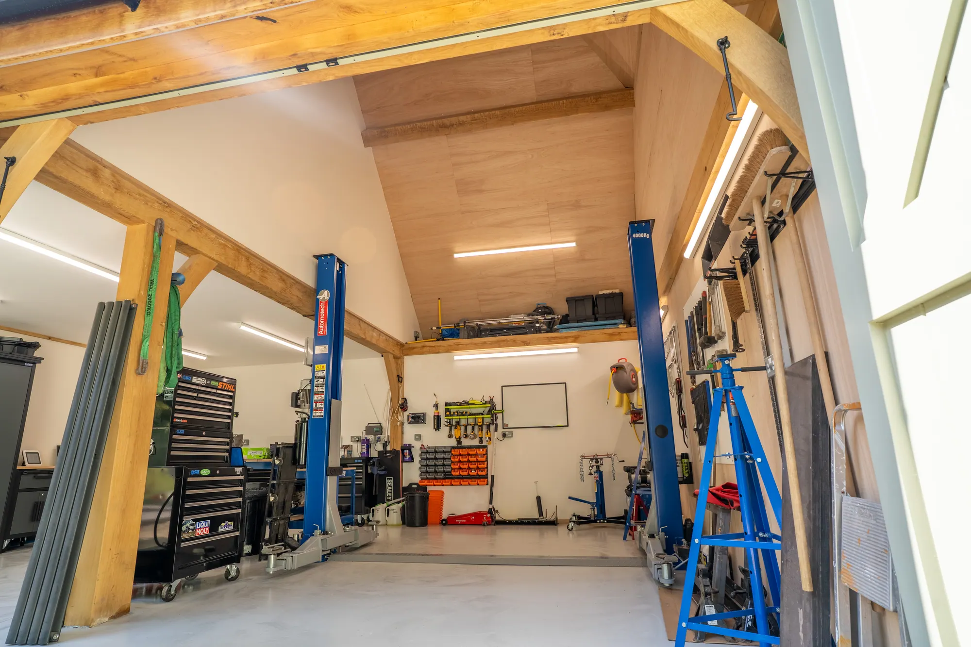 Oak frame garage at Crickhowell