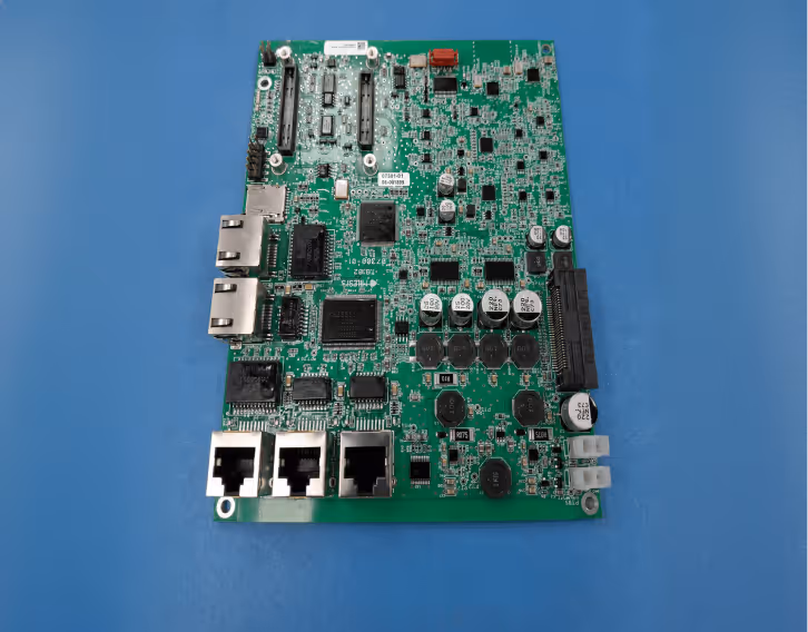 Carte électronique Milesys modèle TB302 avec ports Ethernet RJ45, composants intégrés et condensateurs — conception spécifique sur mesure.