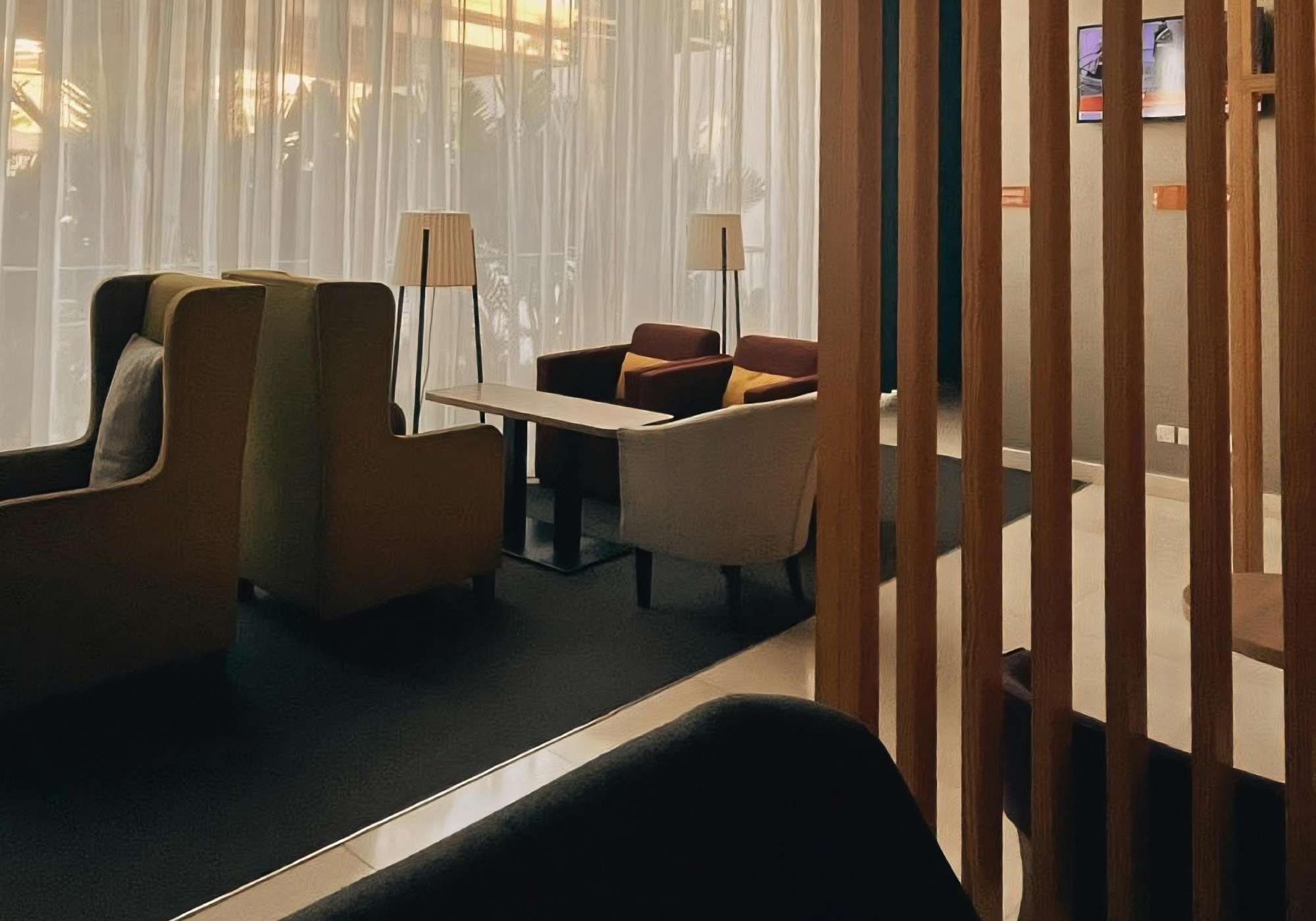 What the Airport Lounge Can Learn from Co-Working Spaces
