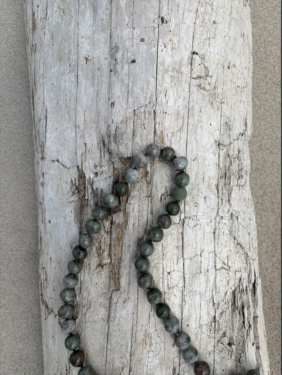 Rosé mala on driftwood