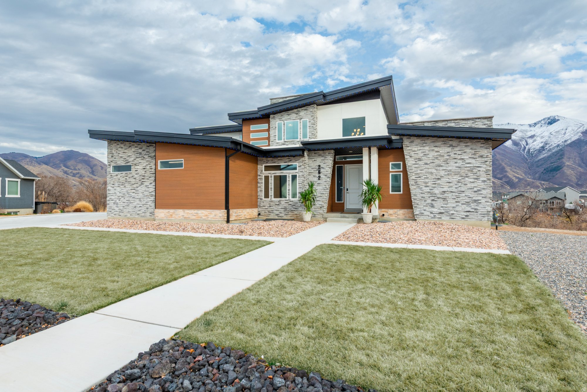 262 N Santa Fe Dr