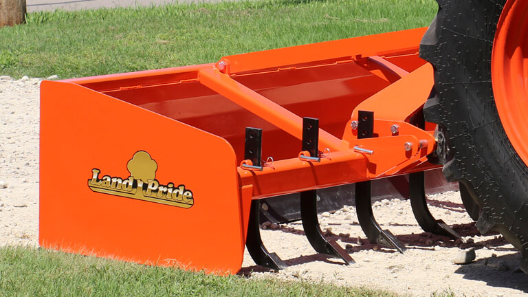 Detail highlighting Heat Treated Spring Steel Shanks on Box Scraper BB25 Series.