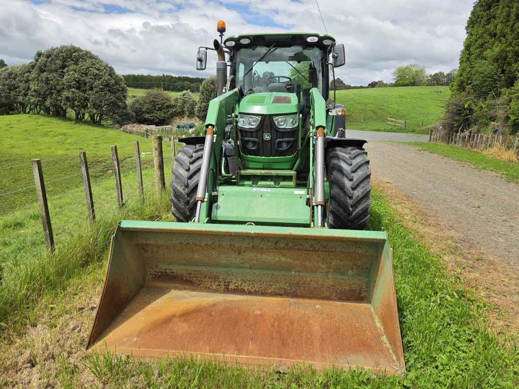 John Deere 6105R