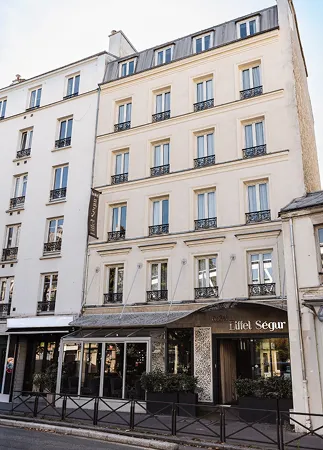 Façade d'un immeuble parisien avec le restaurant L'Étoile Ségur au rez-de-chaussée.