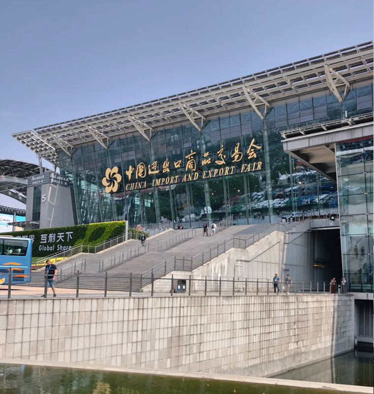 Overseas buyers exploring Canton Fair with TravelToQin