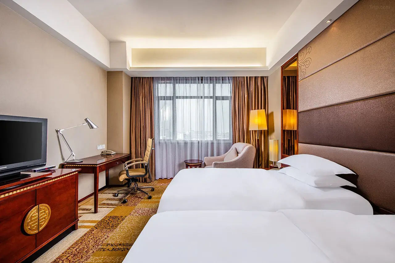 Crowne Plaza Foshan guest room for Canton Fair travelers