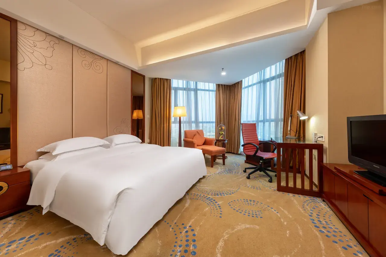 Crowne Plaza Foshan guest room for Canton Fair travelers