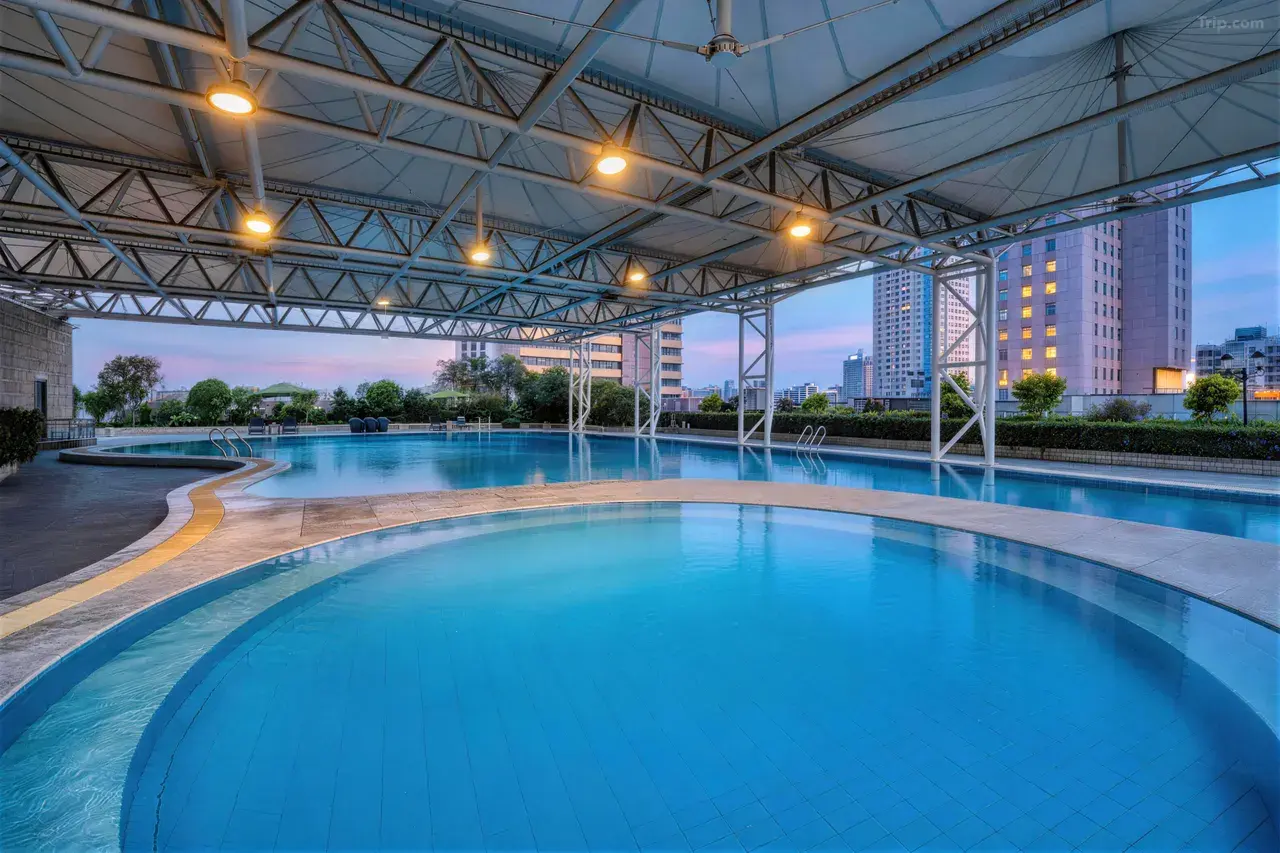 Crowne Plaza Foshan guest room for Canton Fair travelers