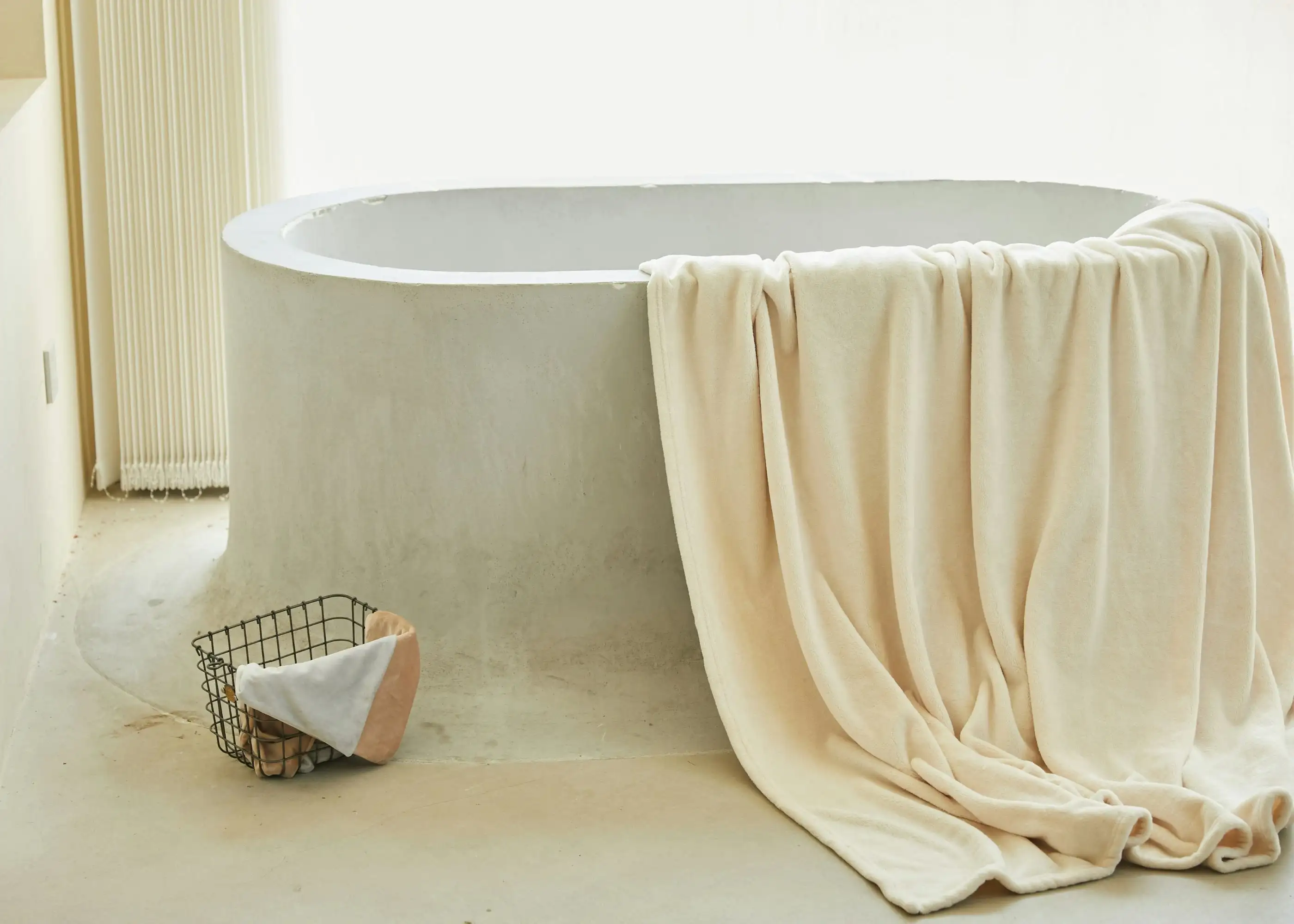Salle bain contemporaine d'inspiration brutaliste